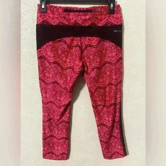 Nike DRI FIT High Waisted Cropped Women’s Reflective Leggings - Size M - Picture 2 of 6